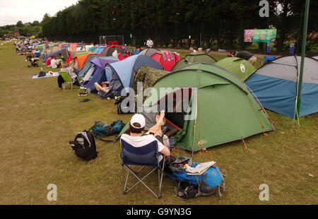 London, UK. 4th July, 2016. AELTC Tennis Championships at Wimbledon London UK Views around the grounds of the All England Club during the Championships  The tents in the Wimbledon Park Golf club for Wednesday tickets Credit:  Leo Mason/Alamy Live News Stock Photo