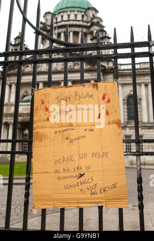 Belfast, UK, Europe. 4th July 2016. A placard tied to the gates of Belfast city hall where Anonymous protesters stage a rally. Credit:  Bonzo/Alamy Live News Stock Photo