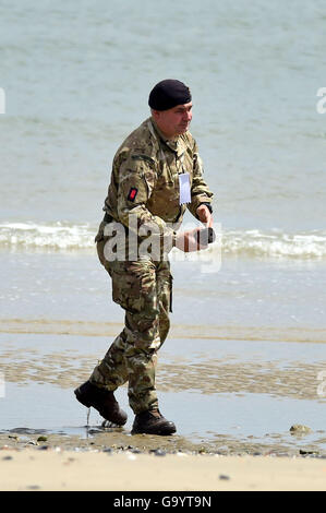 Army Bomb Disposal team remove a WWII device from Weymouth beach, Dorset, Britain Stock Photo