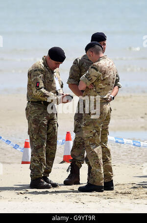 Army Bomb Disposal team remove a WWII device from Weymouth beach, Dorset, Britain Stock Photo