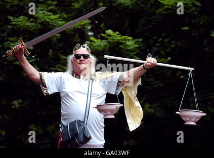 Wayne Fontana in court. Sixties pop star Wayne Fontana outside Derby Crown Court. Stock Photo