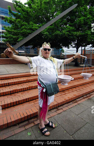 Wayne Fontana in court. Sixties pop star Wayne Fontana outside Derby Crown Court. Stock Photo