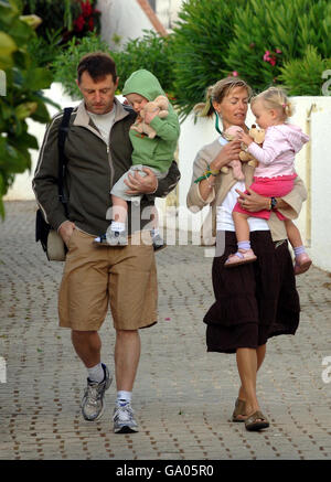 Girl missing in Algarve. Kate and Gerry McCann take their children to the creche in Praia Da Luz, Portugal. Stock Photo