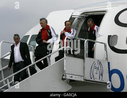 Soccer - UEFA Champions League - Liverpool Players return to John Lennon Airport Stock Photo