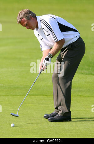 Golf - PFA Golf Day - The Belfry. Warren Barton attends the PFA Golf Day at The Belfry Stock Photo