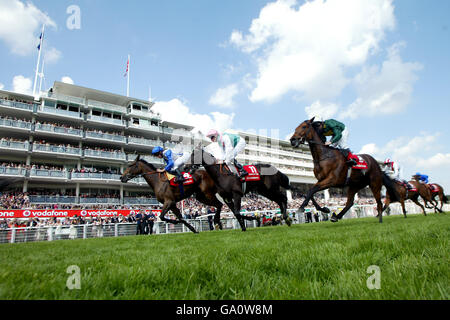 Horse Racing - Vodafone Ladies Day - Epsom Downs Racecourse. Action from the Vodafone Oaks Stock Photo