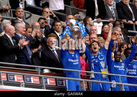 Soccer - FA Cup - Final - Chelsea v Manchester United - Wembley Stadium. Chelsea's John Terry celebrates with the FA Cup trophy after winning the FA Cup Final Stock Photo