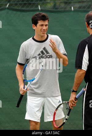 Great Britain's Tim Henman on the practice courts during The Nottingham Open at The City of Nottingham Tennis Centre. Stock Photo
