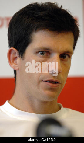Tennis - The Nottingham Open - Day One - The City of Nottingham Tennis Centre. Great Britain's Tim Henman talks to the media during The Nottingham Open at The City of Nottingham Tennis Centre. Stock Photo