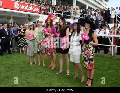 Horse Racing - Vodafone Ladies Day - Epsom Downs Racecourse. Style on the Downs competitors Stock Photo