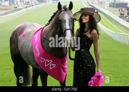 Horse Racing - Vodafone Ladies Day - Epsom Downs Racecourse Stock Photo