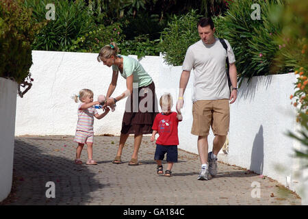 Kate and Gerry McCann walk to the creche with their children Sean (Right) and Amelie in Praia Da Luz, Portugal. Stock Photo