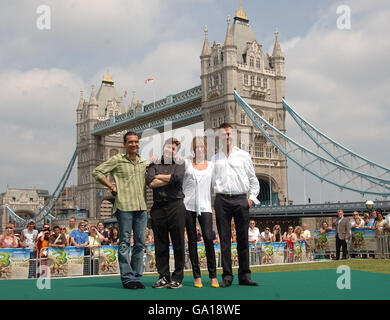 (Left to right); Actors Antonio Banderas, Mike Myers, Cameron Diaz and Rupert Everett at a photocall for new film Shrek 3 at Tower Bridge in central London. Stock Photo