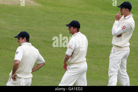 England's Andrew Strauss, Paul Collingwood and Kevin Pietersen field in the slips during the fifth day of the Fourth npower Test at the County Ground, Chester-le-Street, Durham. Stock Photo