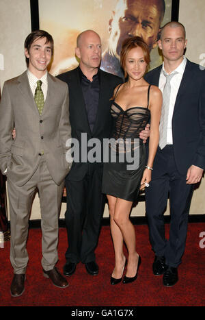 (L-R) Justin Long, Bruce Willis, Maggie Q and Timothy Olyphant arrive for the UK Premiere of Die Hard 4.0, at The Empire Cinema in Leicester Square, central London. Stock Photo