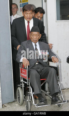 Tul Bahadur Pun VC, an 84-year-old Gurkha Veteran who won the Victoria Cross in Burma on 23 June 1944, arrives at Heathrow from Delhi, he was initially barred from entering the UK. Stock Photo