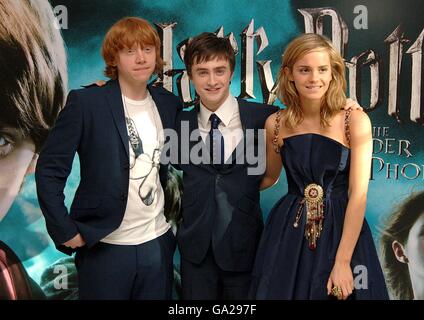 (L-R) Rupert Grint, Daniel Radcliffe and Emma Watson arrive for the UK Premiere of Harry Potter And The Order Of The Phoenix at the Odeon Leicester Square, central London. Stock Photo