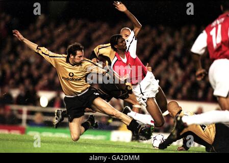 Manchester United's Laurent Blanc slides in on Arsenal's Kanu Stock Photo