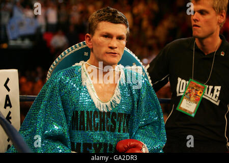 Boxer Ricky Hatton, of England, is introduced before his junior welterweight boxing match against Jose Luis Castillo, of Mexico, in Las Vegas, Saturday, June 23, 2007. Hatton won the fight with a fourth round knockout at the Thomas Mack Centre Las Vegas, Nevada, USA Stock Photo