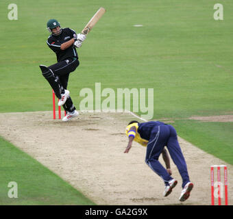 Worcestershire's Vikram Solanki hooks a delivery from Gloucestershire's Carl Greenidge during the Twenty20 Cup Quarter Final match at The County Ground, Bristol. Stock Photo