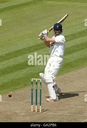 Cricket - Liverpool Victoria County Championship - Division Two - Leicestershire v Glamorgan - Grace Road. Glamorgan's Mark Wallace in action during the Liverpool Victoria County Championship match at Grace Road, Leicester. Stock Photo