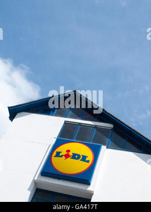 Lidl supermarket shop sign UK Stock Photo