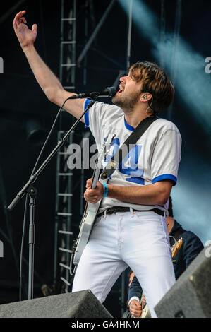 BELFAST, NORTHERN IRELAND. 29 JUN 2016 - Lead singer Justin Hayward-Young from the West London based indie-rock band 'The Vaccines' at Belsonic Music Festival Stock Photo