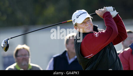 Lonnie Nielsen tees off on the 1st during the Senior British Open Championship, Muirfield, East Lothian, Scotland. Stock Photo