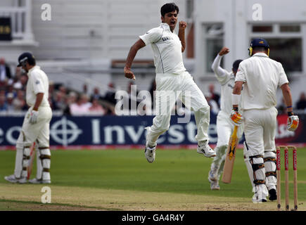 Cricket - npower Second Test - England v India - Day One - Trent Bridge. India's Yuvraj Singh celebrates the wicket of England's Kevin Pietersen during the Second npower Test match at Trent Bridge, Nottingham. Stock Photo