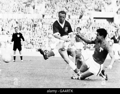 (L-R) Wales' Ivor Allchurch fires in a shot as Mexico's Del Muro challenges Stock Photo