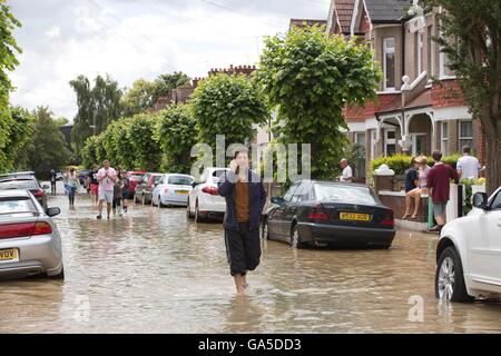 London, UK. 3rd July, 2016. Broken Water Main causes widespread floods in South Wimbledon, London, UK 03.07.2016 People outside their terraced houses as water levels rise due to a broken water main in South Wimbledon. Credit:  Jeff Gilbert/Alamy Live News Stock Photo