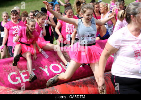 Brighton, UK. 03rd July, 2016. Race for Life Pretty Muddy event at Stanmer Park in Brighton, East Sussex, today, Sunday 3rd July 2016. Pictured is action from the event. Credit:  Sam Stephenson/Alamy Live News Stock Photo