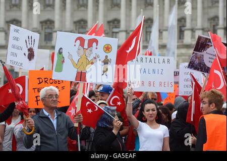 Vienna, Austria. 3rd July, 2016. The Turkish community in Vienna protested at the Heldenplatz in Vienna against the PKK and IS terror . Credit:  Franz Perc/Alamy Live News Stock Photo
