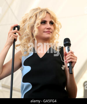 London, UK. 3rd July 2016. Victoria Louise 'Pixie' Lott English singer, songwriter and actress. Her debut single, 'Mama Do', was released in June 2009 and went straight to number one in the UK Singles Chart,entertaining the crowds at the Make the Future London in the Queen Elizabeth Olympic Park Credit:  Paul Quezada-Neiman/Alamy Live News Stock Photo