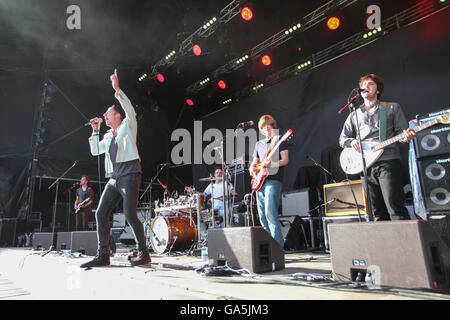 Delamere, Cheshire, UK. 3rd July, 2016. The Rainband perform live to a sold out crowd at Delamere Forest. Credit:  Simon Newbury/Alamy Live News Stock Photo