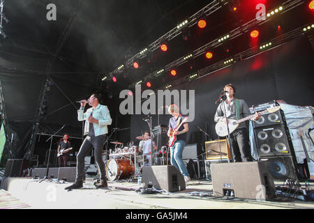 Delamere, Cheshire, UK. 3rd July, 2016. The Rainband perform live to a sold out crowd at Delamere Forest. Credit:  Simon Newbury/Alamy Live News Stock Photo