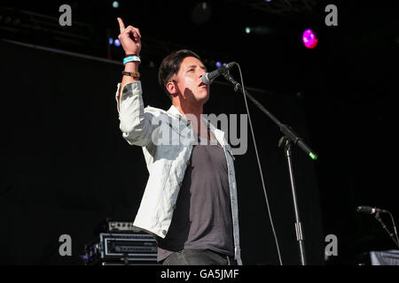 Delamere, Cheshire, UK. 3rd July, 2016. The Rainband perform live to a sold out crowd at Delamere Forest. Credit:  Simon Newbury/Alamy Live News Stock Photo