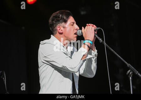 Delamere, Cheshire, UK. 3rd July, 2016. The Rainband perform live to a sold out crowd at Delamere Forest. Credit:  Simon Newbury/Alamy Live News Stock Photo