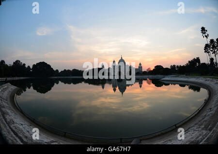 Victoria Memorial Hall and its adjoining landscaped garden, Kolkata, West Bengal, India Stock Photo