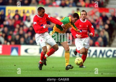 Nottingham Forest's Matthieu Louis-Jean battles with Norwich's Chris Llewellyn Stock Photo