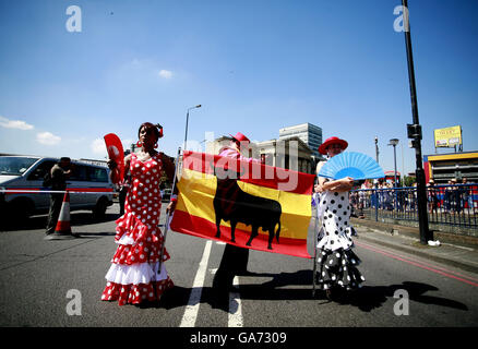 Participants in the UK's largest Latin American Festival, the Carnaval Del Pueblo, dance through the streets of Elephant and Castle, in south London. Stock Photo