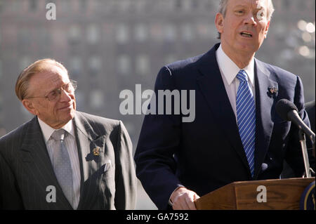 27 April 2006 - New York City, NY - State governor George Pataki (R) talks to the press as developper Larry Silverstein listens on. Stock Photo