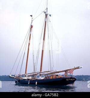 AJAX NEWS PHOTOS. 1968. COWES, ISLE OF WIGHT. - AMERICA'S CUP - REPLICA SCHOONER YACHT AMERICA II VISITS COWES WHERE THE ORIGINAL YACHT WON THE 100 GUINEA CUP IN 1851.  PHOTO:JONATHAN EASTLAND/AJAX REF:C68467E Stock Photo