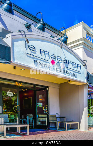 The modern design of the 'Le Macaron',  a French Pastries shop entrance and patio area on St. Armand's circle in Sarsota, FL Stock Photo
