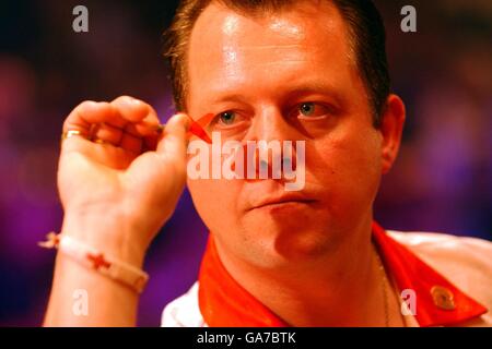 Mervyn King from Great Britain in action in the final of the Embassy World Darts Championships Stock Photo