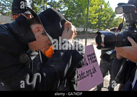 Singer Pete Doherty arrives at West London Magistrates, where he is due to be sentenced for drug offences. Stock Photo