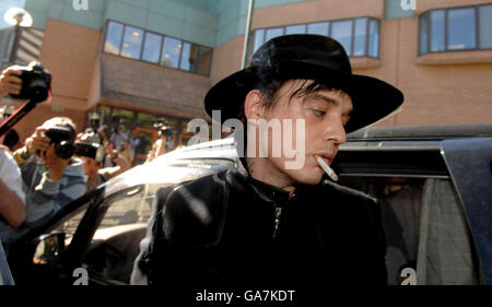 Pete Doherty outside court - London Stock Photo