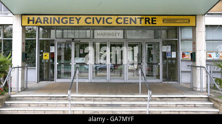 Probe into death of toddler. Geveral view of the of the Haringey Civic Centre in Wood Green. Stock Photo