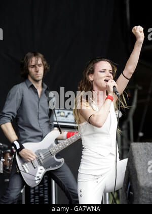 Juliette Lewis and the Licks performing live at the V Festival at Hylands Park in Chelmsford, Essex. Stock Photo