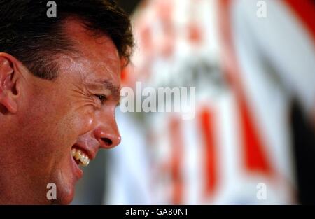 Soccer - UEFA Cup - PSV v Leeds United. Leeds United manager David O'Leary speaks during the press conference Stock Photo